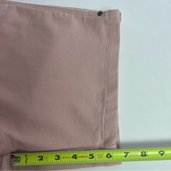Liz Claiborne Amber Women’s Bermuda Shorts Sz 10 Blush Color Pockets Pull on - Picture 9 of 9